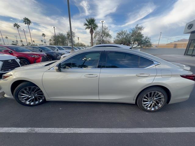 2025 Lexus ES Luxury