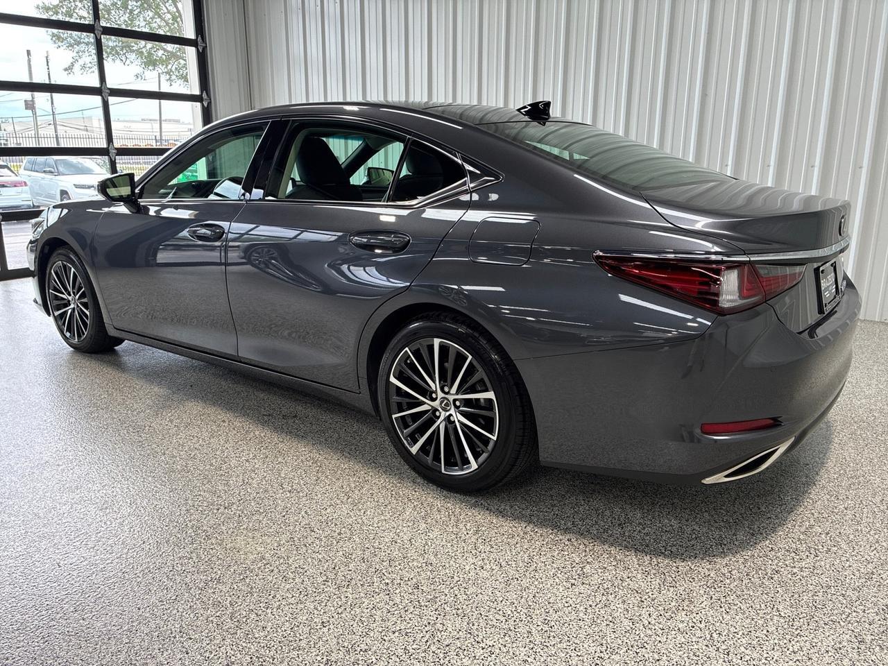 2025 Lexus ES350 Premium Pkg, Pano Roof, 12.3in Interface, 18in Wheels, Only 5k Miles