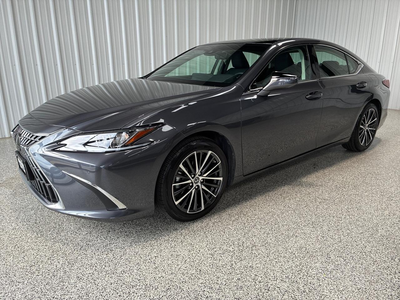 2025 Lexus ES350 Premium Pkg, Pano Roof, 12.3in Interface, 18in Wheels, Only 5k Miles