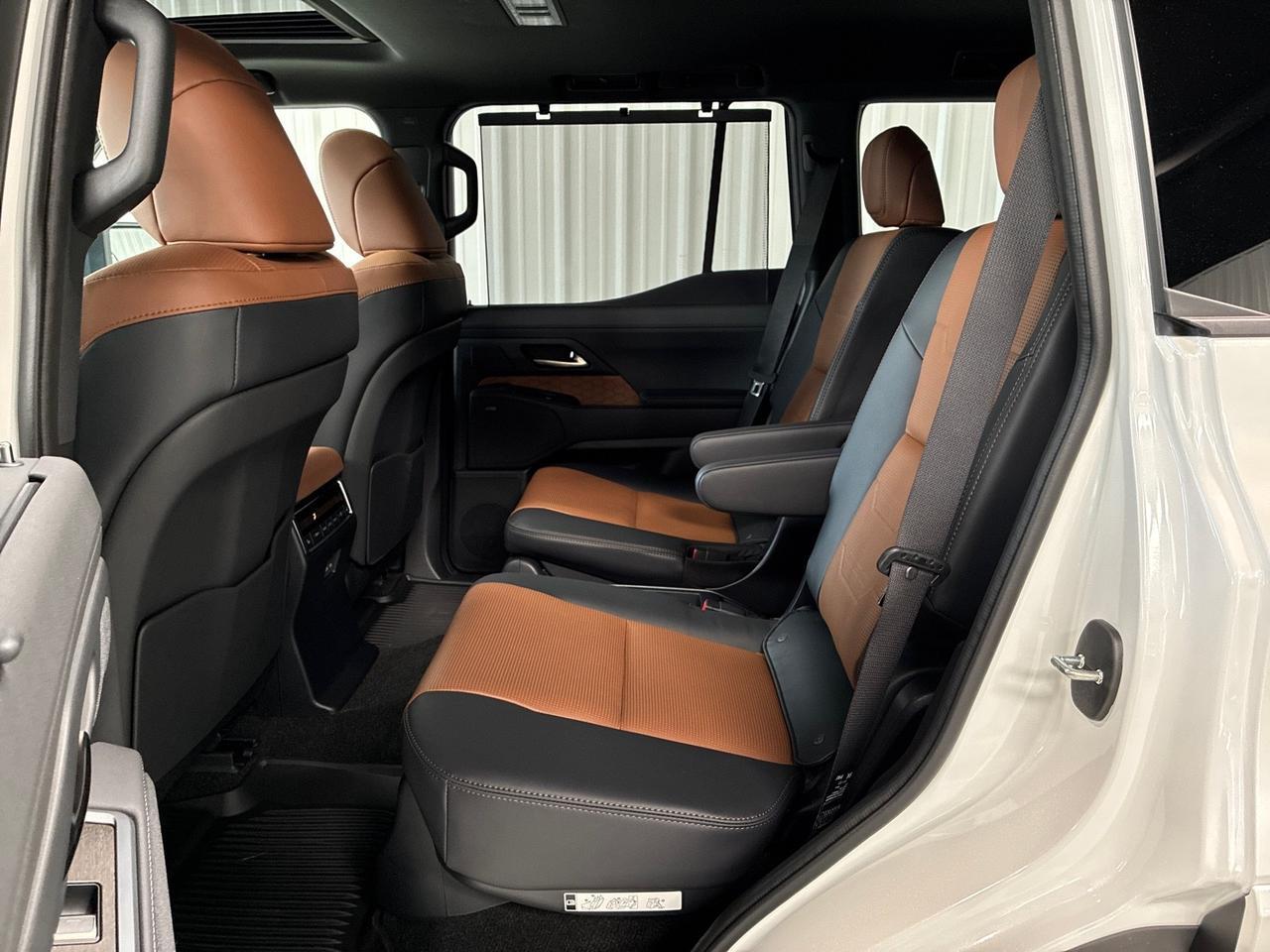2025 Lexus GX550 Luxury, Captain&apos;s Seats, Cold Area Pkg, ML 21-Speaker Sound, Traffic Jam Assist Houston TX