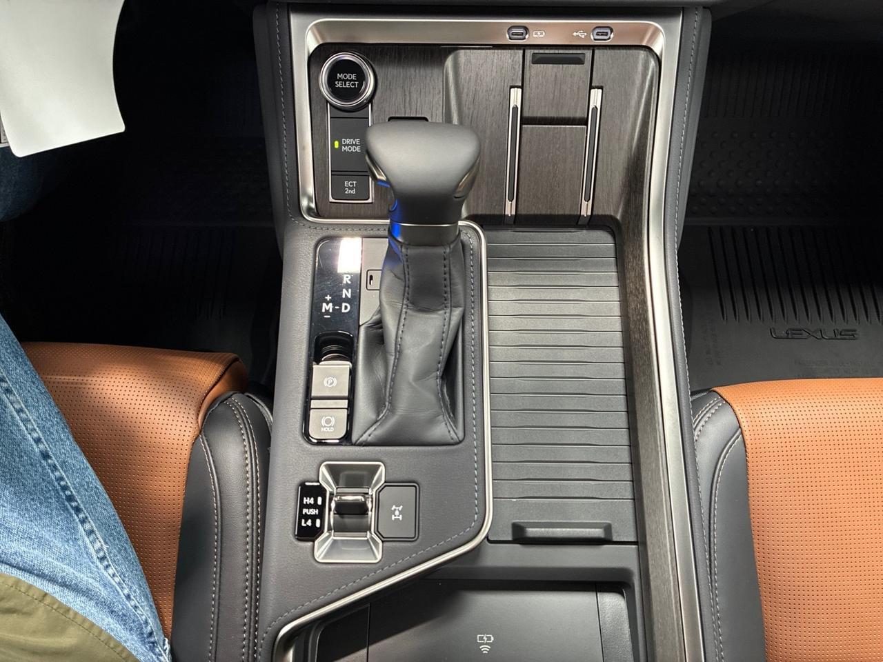 2025 Lexus GX550 Luxury, Captain&apos;s Seats, Cold Area Pkg, ML 21-Speaker Sound, Traffic Jam Assist Houston TX