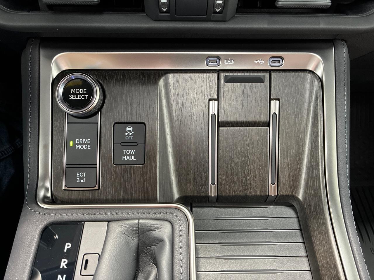 2025 Lexus GX550 Luxury, Captain&apos;s Seats, Cold Area Pkg, ML 21-Speaker Sound, Traffic Jam Assist Houston TX