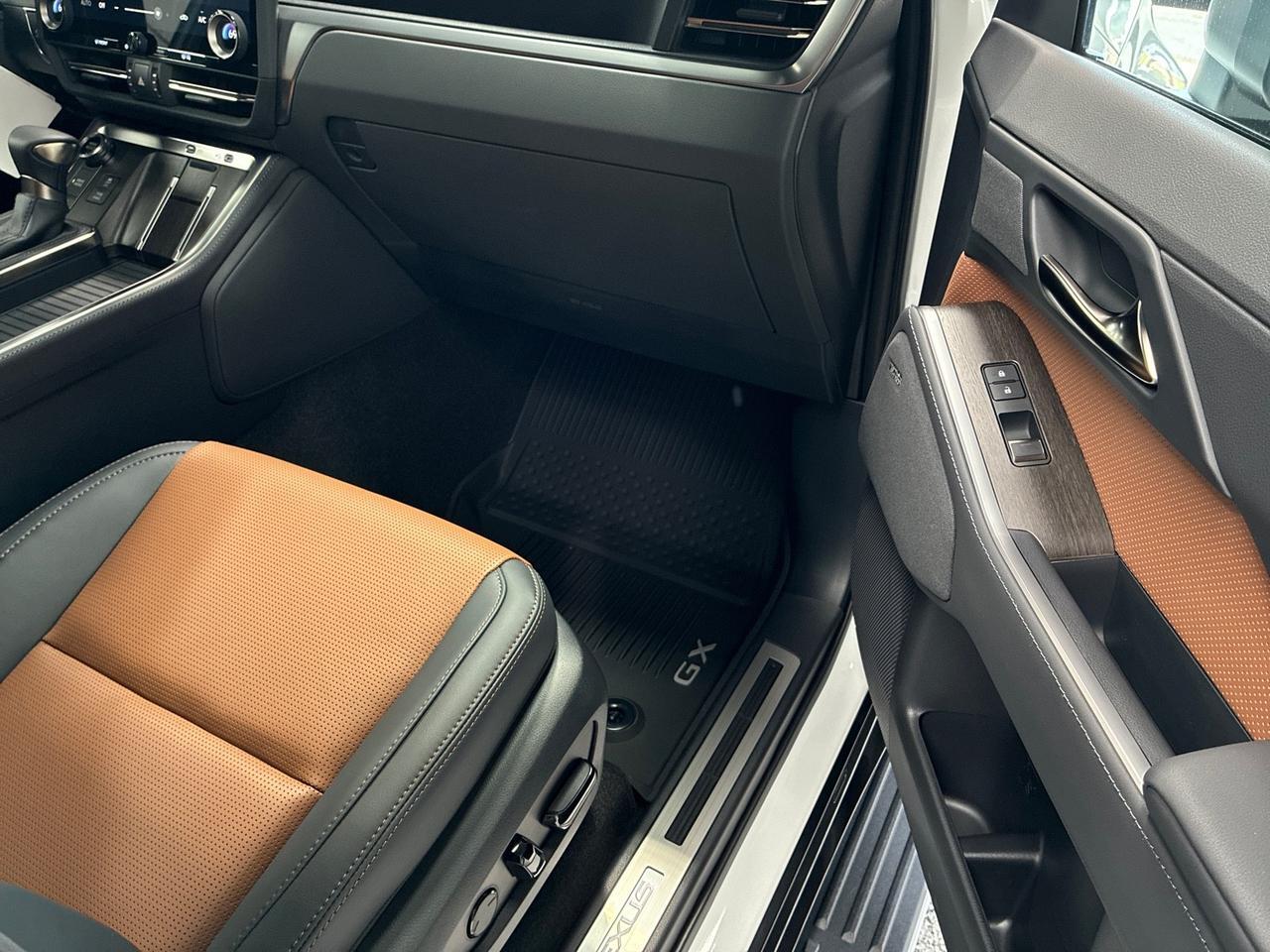 2025 Lexus GX550 Luxury, Captain&apos;s Seats, Cold Area Pkg, ML 21-Speaker Sound, Traffic Jam Assist Houston TX