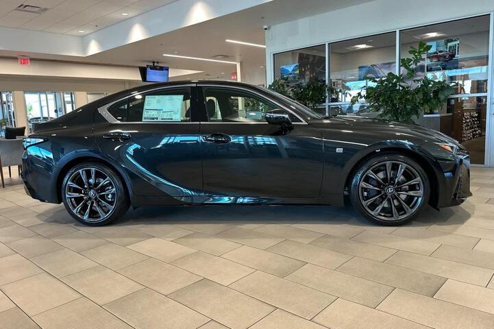 2025 Lexus IS 300 F SPORT photo 4
