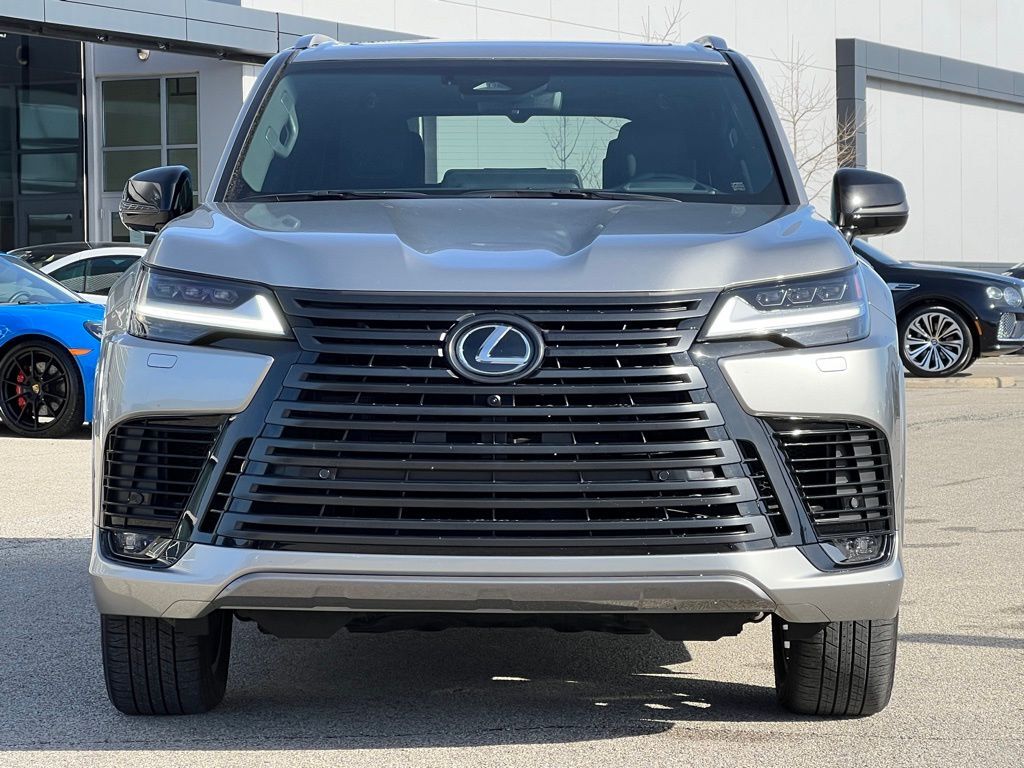 2025 Lexus LX 700h Luxury