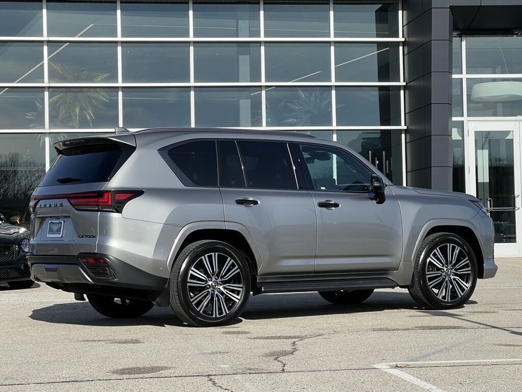 2025 Lexus LX 700h Luxury