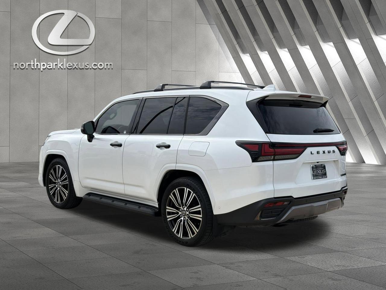 2025 Lexus LX 700h Luxury