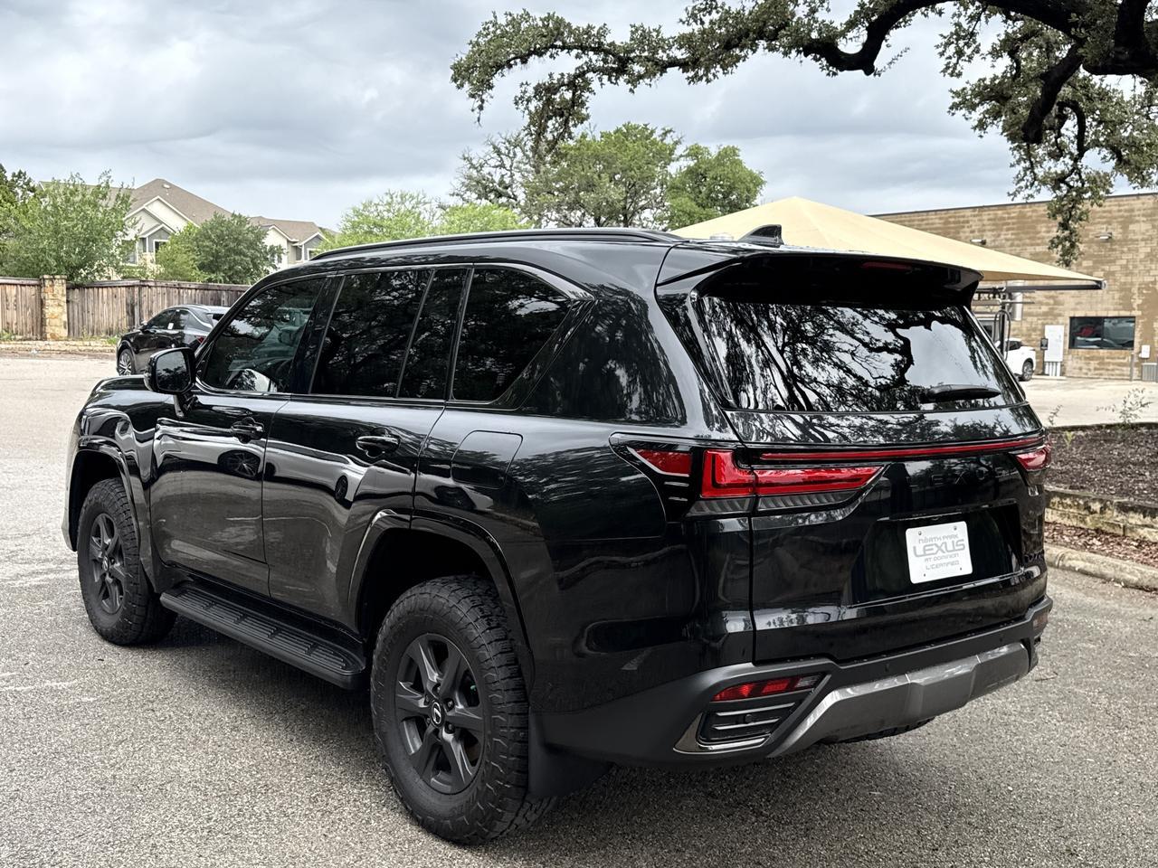 2025 Lexus LX 700h Overtrail