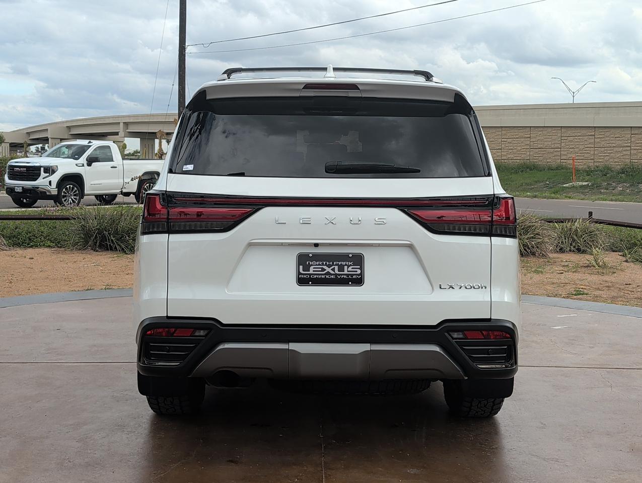 2025 Lexus LX 700h Overtrail
