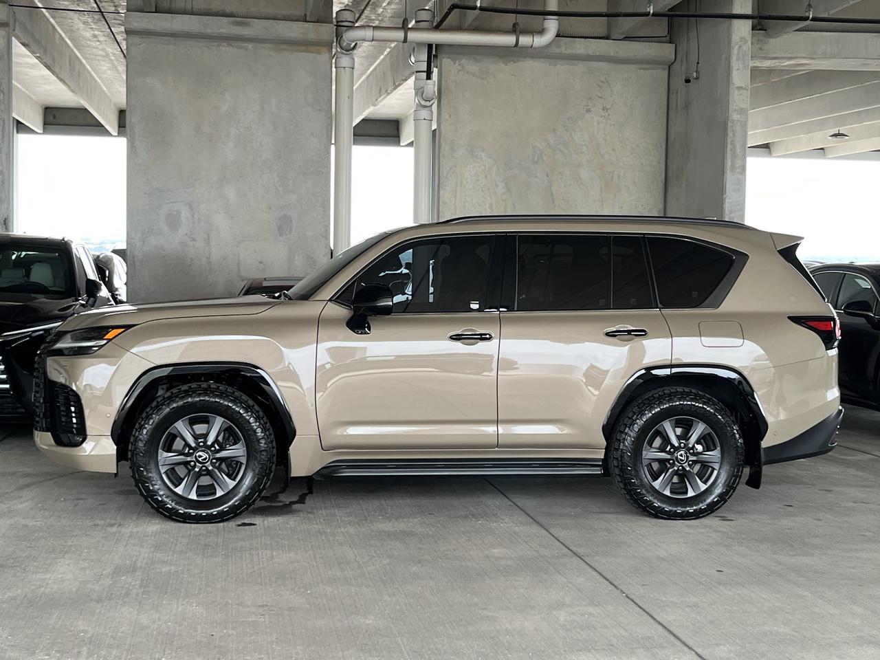 2025 Lexus LX 700h Overtrail