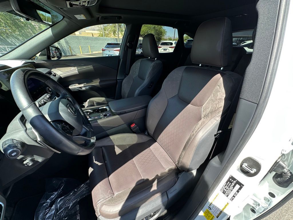 2025 Lexus RX 450h+ Luxury