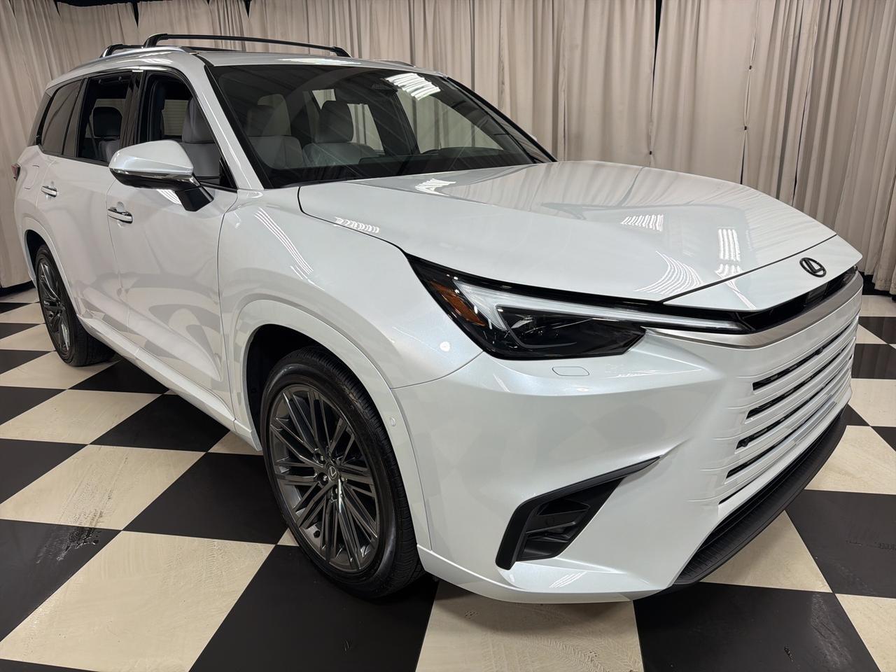 2025 Lexus TX 550h+ Luxury