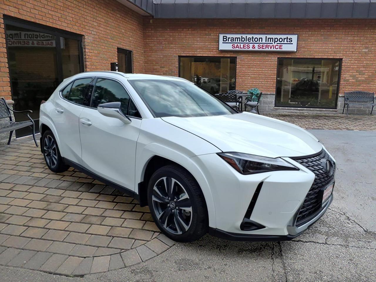 2025 Lexus UX 300h Base