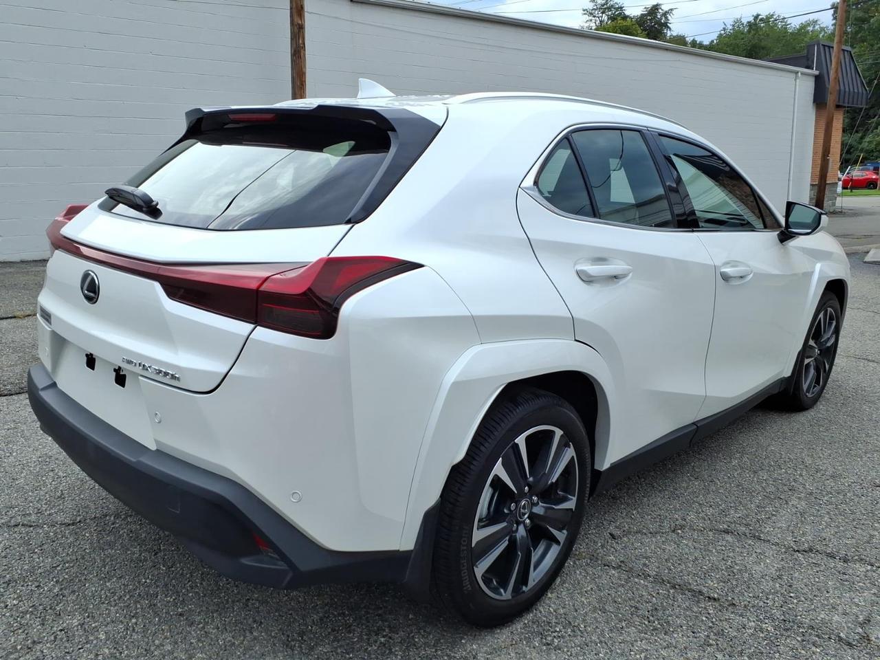 2025 Lexus UX 300h Base