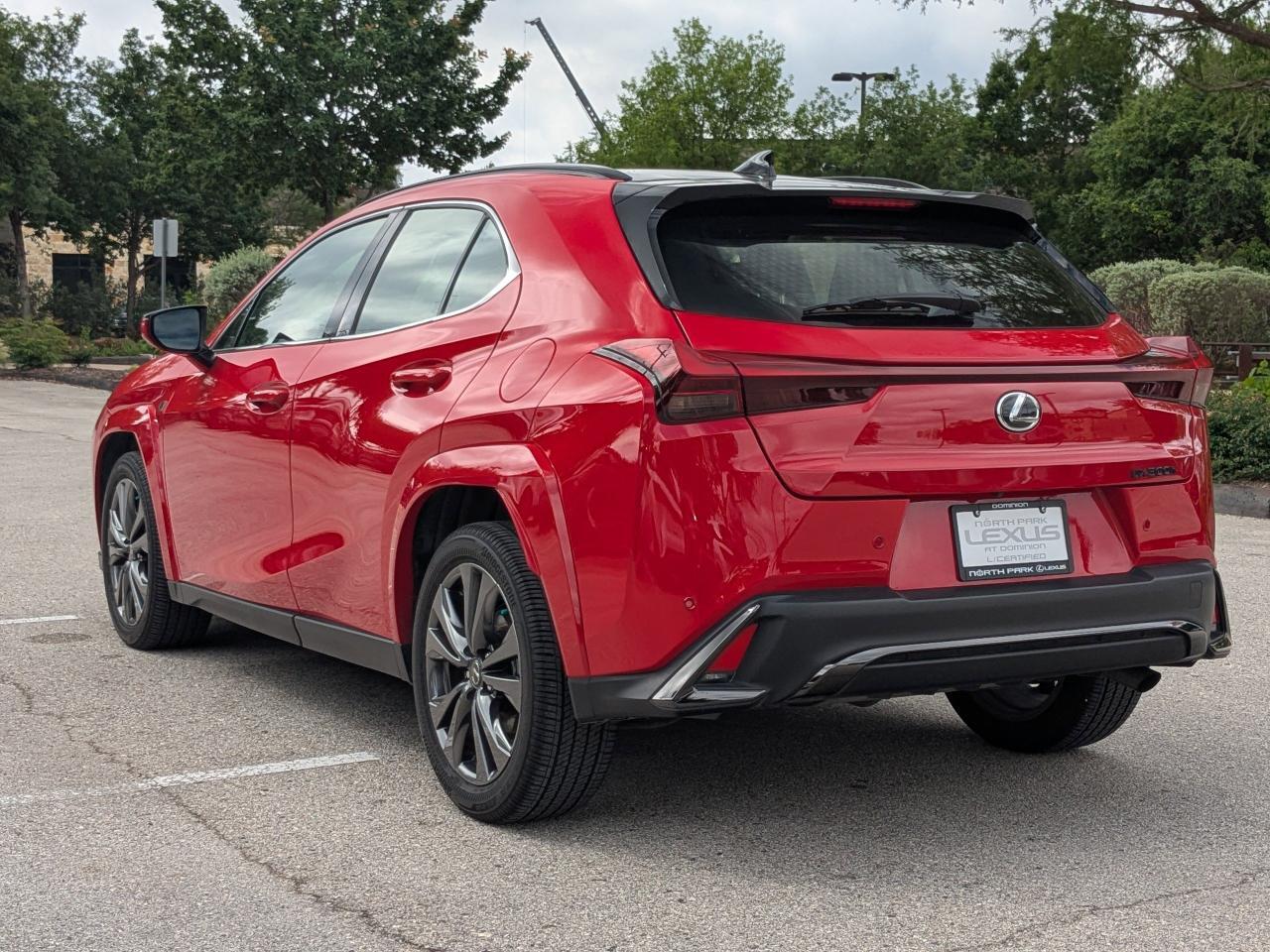 2025 Lexus UX 300h F SPORT Design