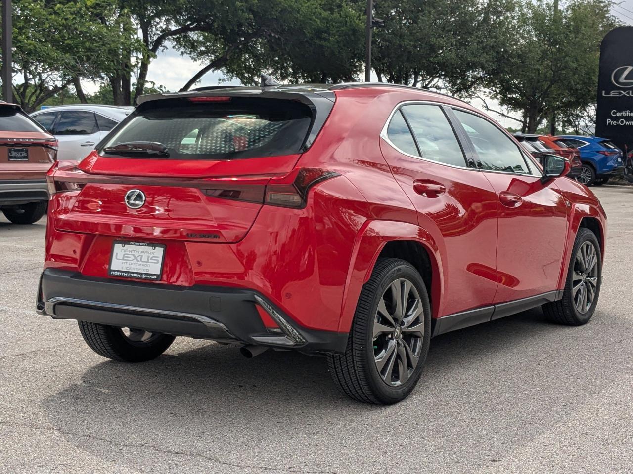 2025 Lexus UX 300h F SPORT Design