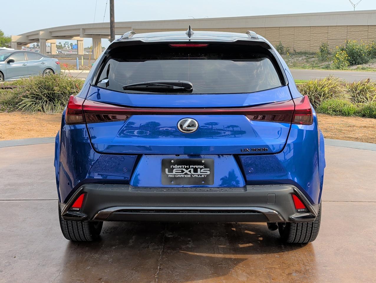 2025 Lexus UX 300h F SPORT Design