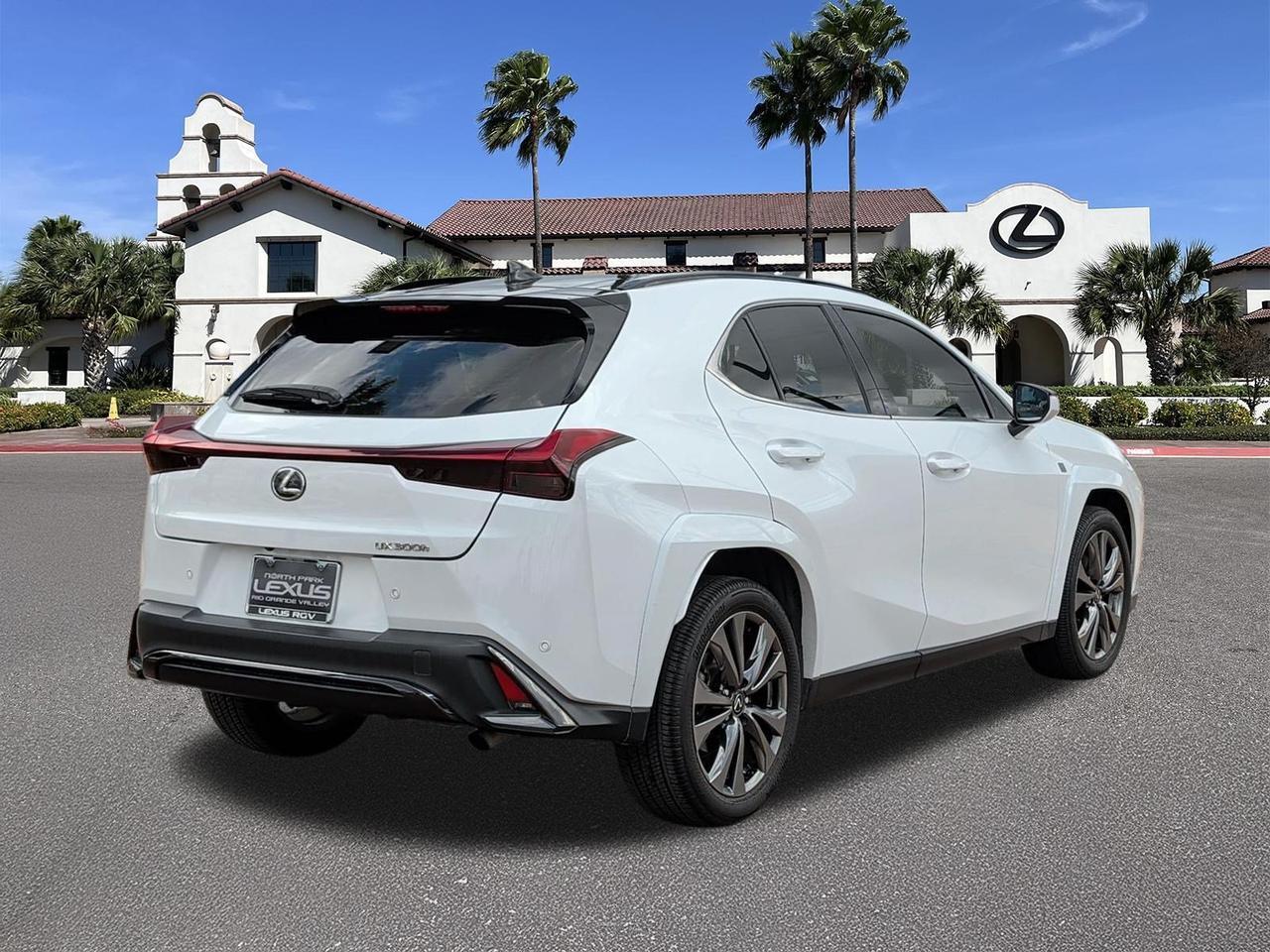 2025 Lexus UX 300h F SPORT Design