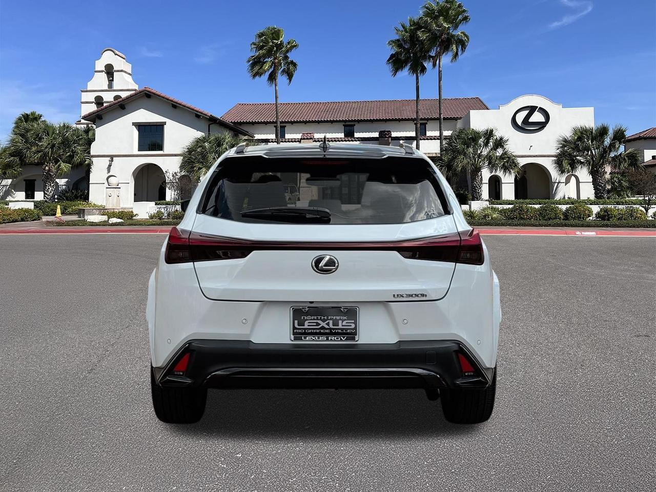 2025 Lexus UX 300h F SPORT Design