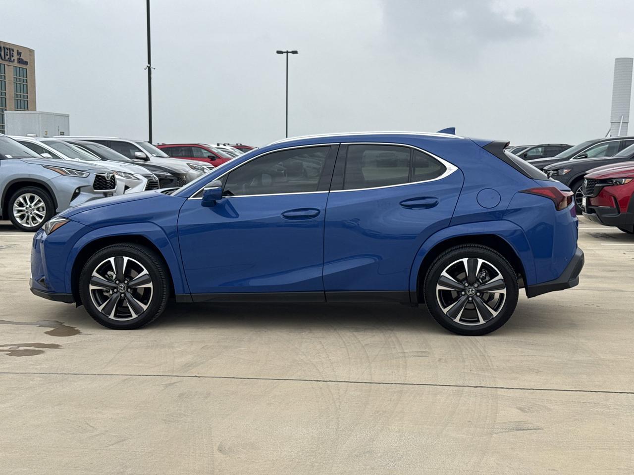 2025 Lexus UX