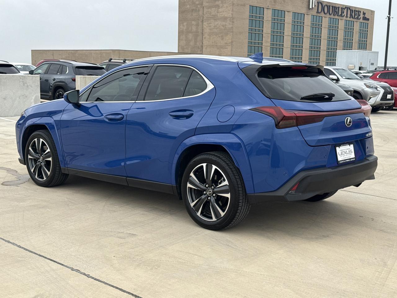 2025 Lexus UX 300h Premium
