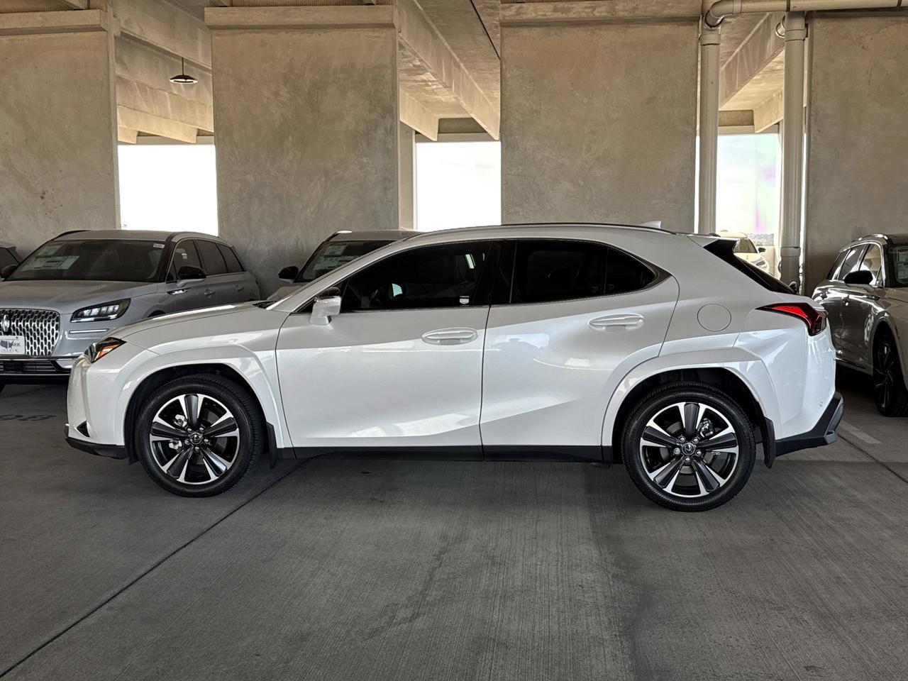 2025 Lexus UX 300h Premium