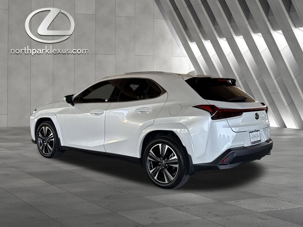 2025 Lexus UX 300h Premium