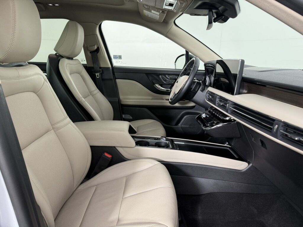 2025 Lincoln Corsair Reserve AWD w/Panoramic Vista roof Maumee OH