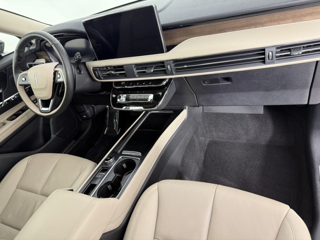 2025 Lincoln Corsair Reserve AWD w/Panoramic Vista roof Maumee OH