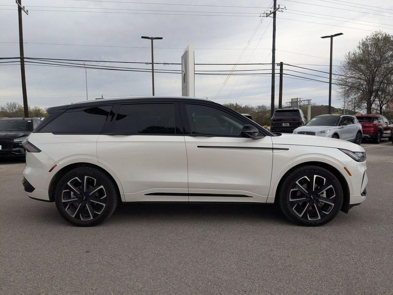 2025 Lincoln Nautilus Reserve