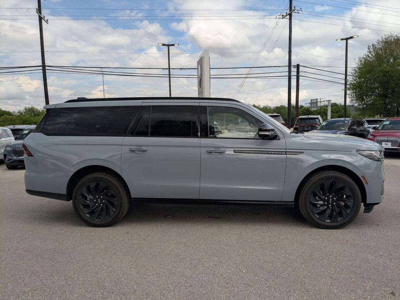2025 Lincoln Navigator L Reserve