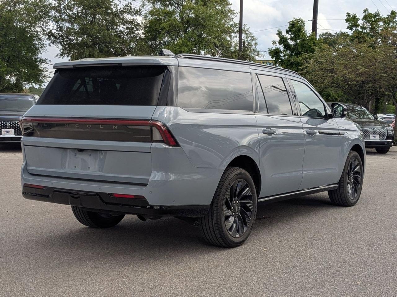2025 Lincoln Navigator L Reserve
