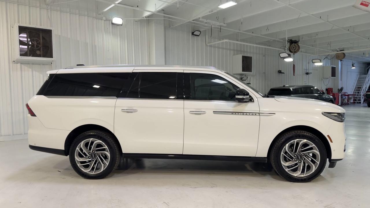 2025 Lincoln Navigator L Reserve