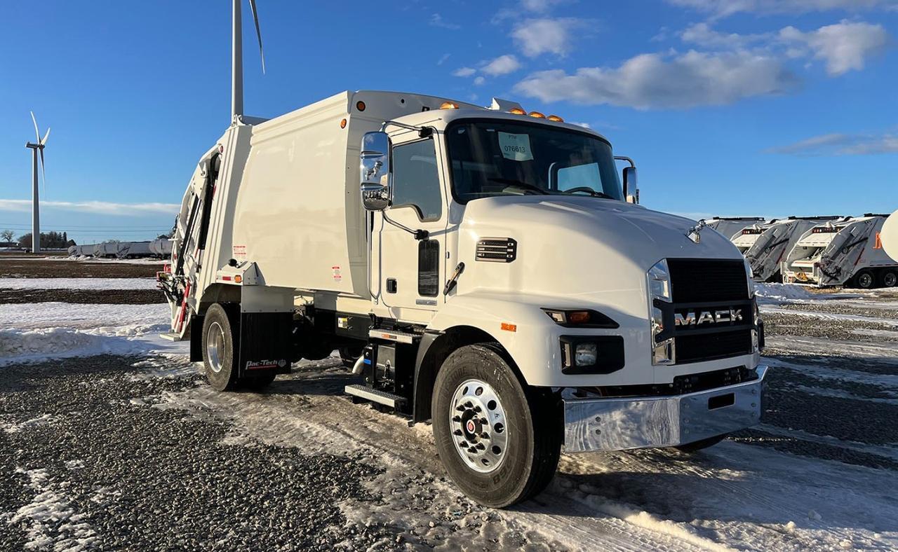 2025 Mack MD742