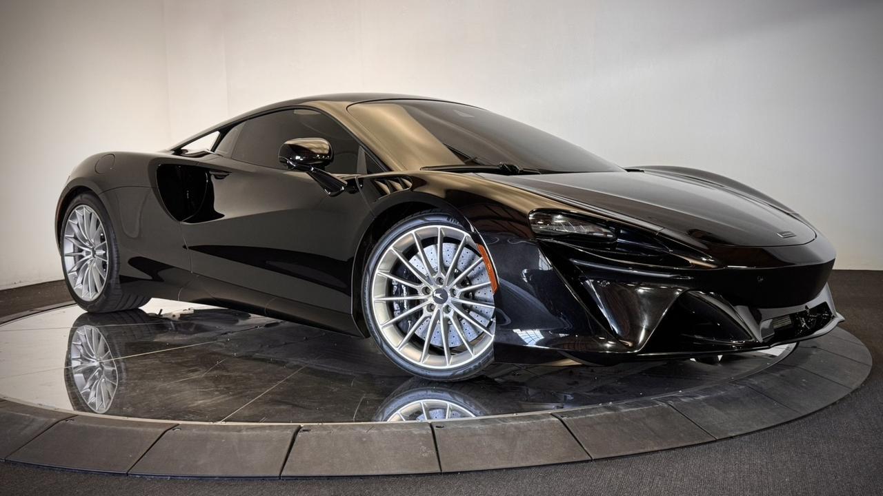 2025 McLaren Artura Performance