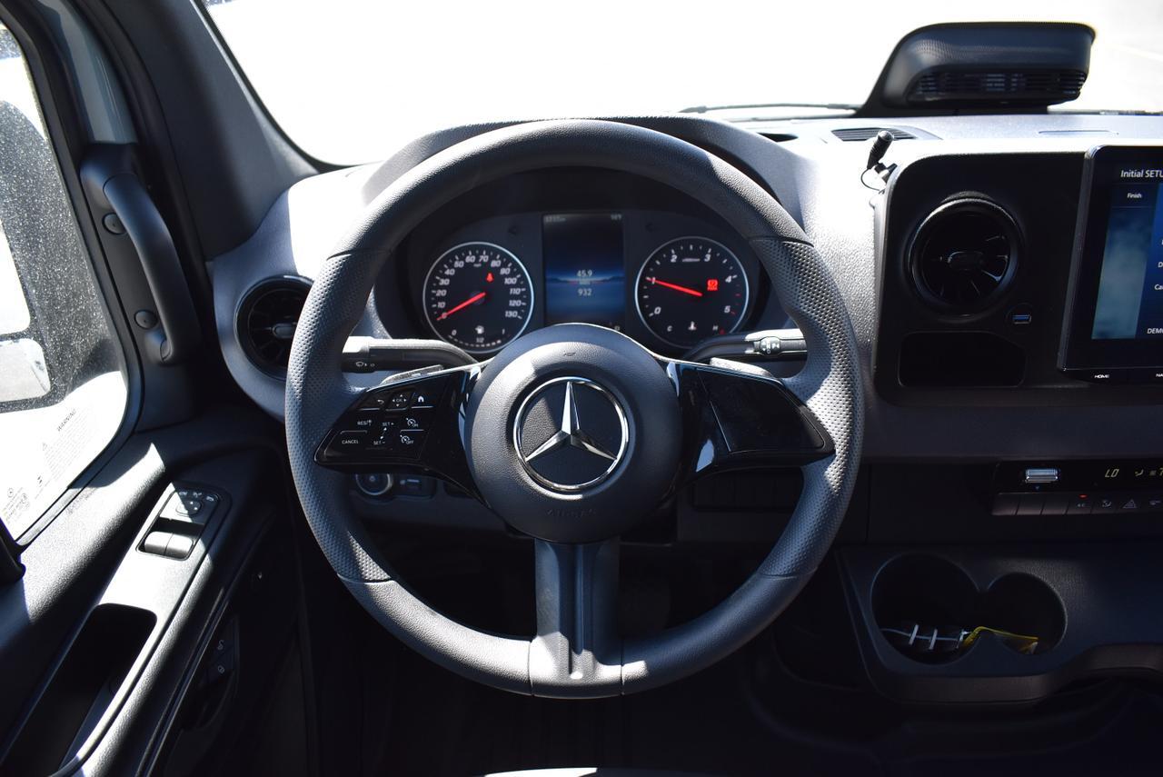 2025 Mercedes Benz Sprinter 2500 photo 14
