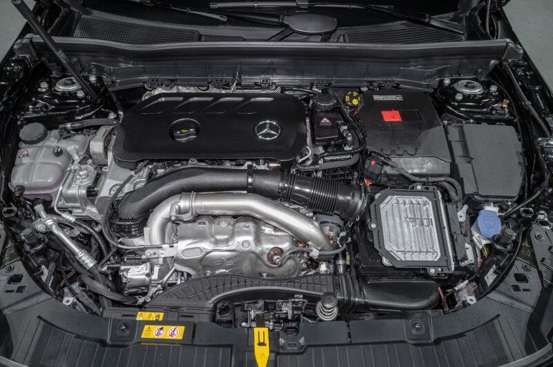 2025 Mercedes Benz GLB 250 photo 22