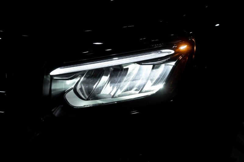 2025 Mercedes Benz GLB 250 photo 8