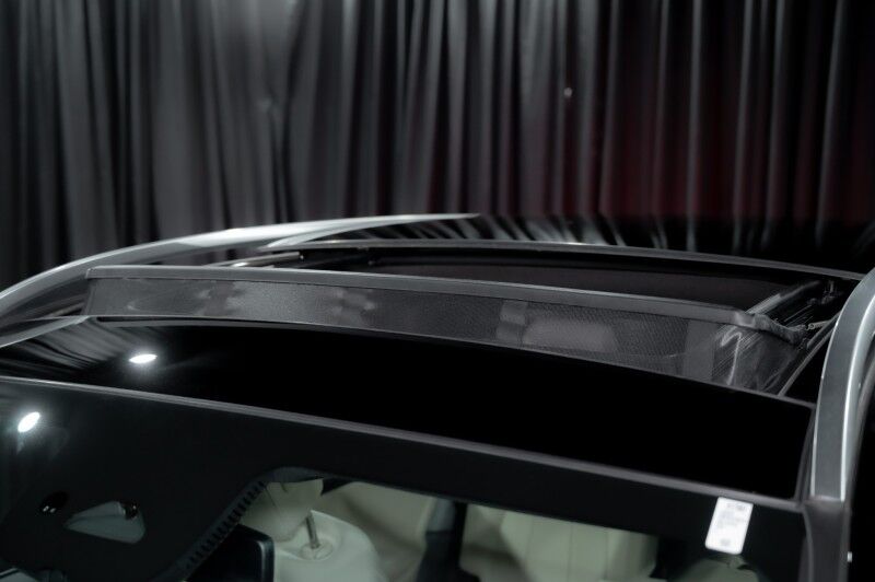 2025 Mercedes Benz GLB 250 photo 9