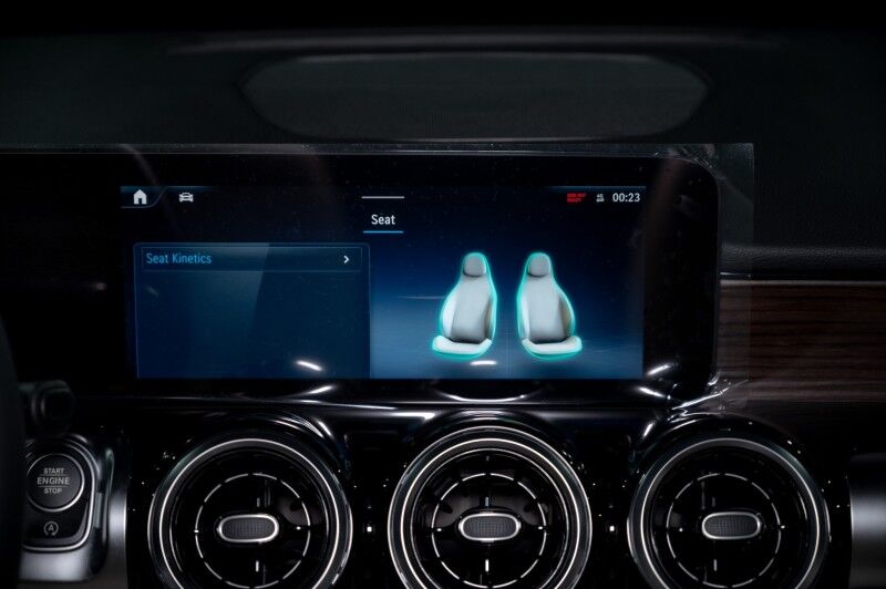 2025 Mercedes Benz GLB 250 photo 16