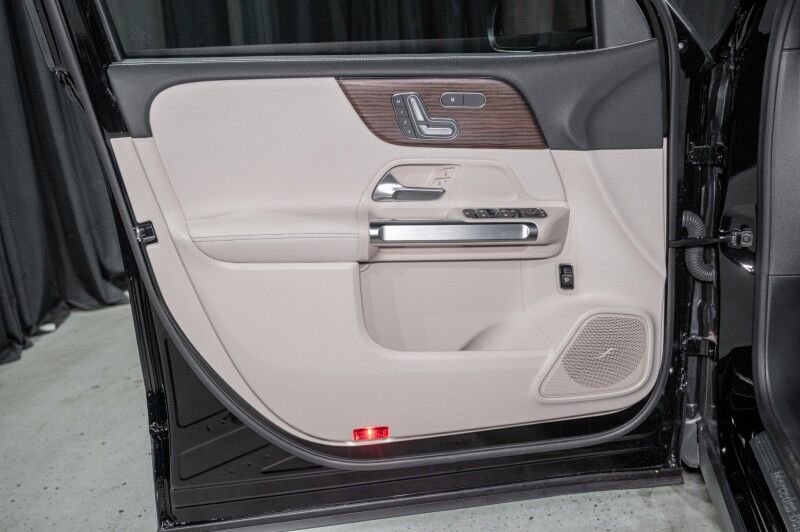 2025 Mercedes Benz GLB 250 photo 10