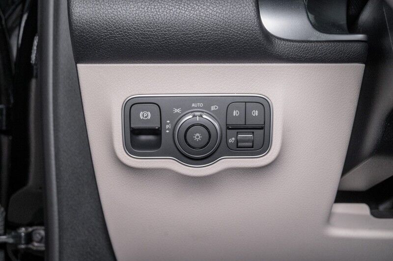 2025 Mercedes Benz GLB 250 photo 19
