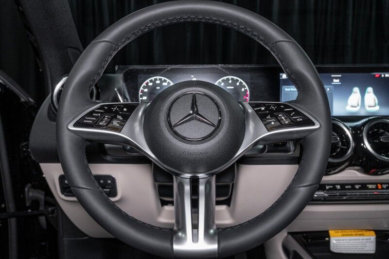 2025 Mercedes Benz GLB 250 photo 20