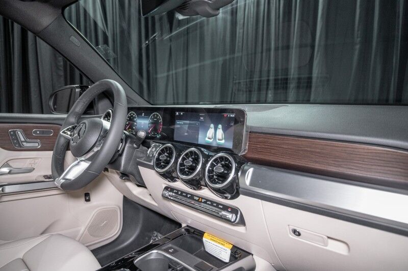 2025 Mercedes Benz GLB 250 photo 15