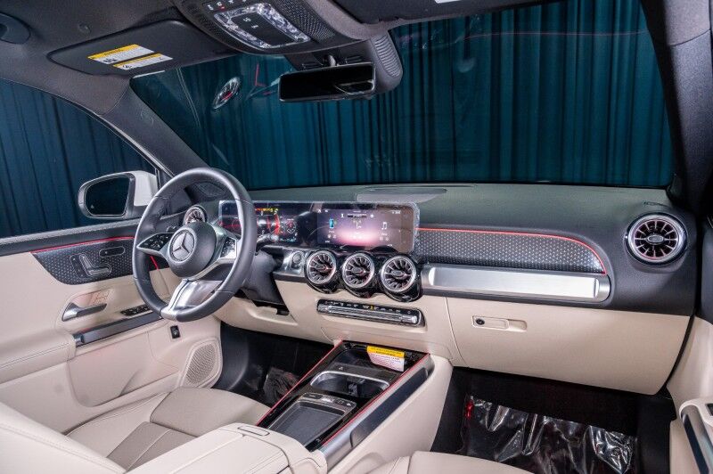 2025 Mercedes Benz GLB 250 photo 4