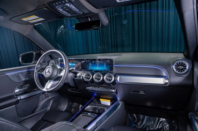 2025 Mercedes Benz GLB 250 photo 2