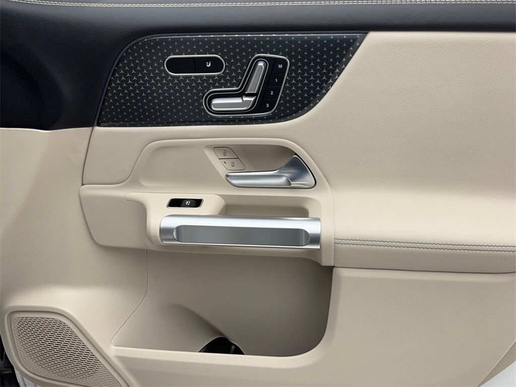 2025 Mercedes-Benz GLB GLB 250 NAV,CAM,HTD STS,BLIND SPOT,19&quot; WLS Plano TX