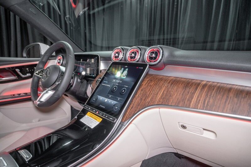 2025 Mercedes Benz GLC 300 photo 15