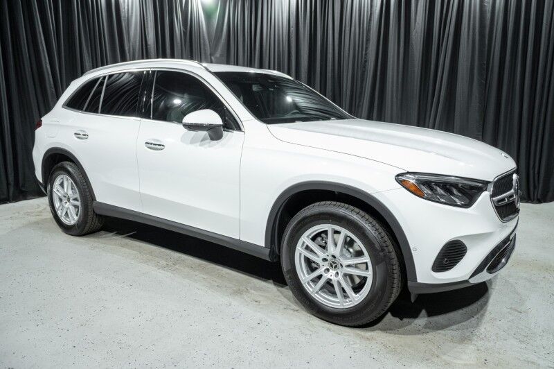 2025 Mercedes Benz GLC 300 photo 3