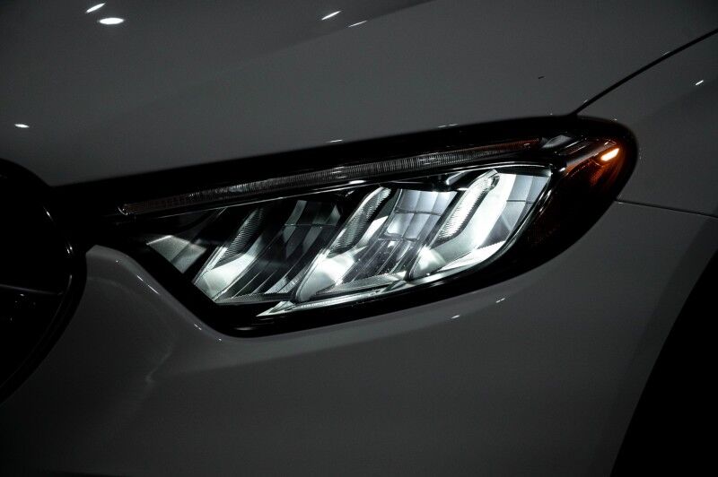 2025 Mercedes Benz GLC 300 photo 8